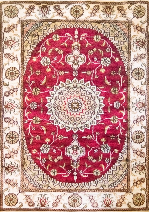 قالب تصميم سجادة وردية بميدالية عاجية، للتحميل والتعديل مجاناً - بطاقات سجاد من تطبيق أندلسي للتصميم